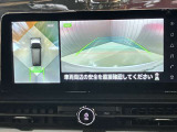 【アラウンドビューモニター】車を上から見下ろしているかのような映像で周囲の状況がひと目で確認、狭い駐車場に駐車するときも安心です♪