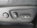 運転席はパワーシートです。シートポジションの微調整を簡単に行えます。