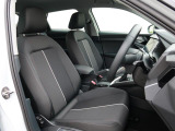 Audi車はどの車種も全てレザーハンドルです。そこにはAudiのこだわりがあり質感の高いレザーでしっかりと手に馴染み、高級感を演出します。
