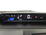 デジタルメーターのレイアウトを最適化しました。運転時のストレスを軽減し安全・安心な運転へ貢献します。