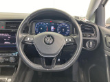現代のVWの顔ともいえるGolf。なめらかな走りはもちろん安全性も充実させ、あなたのドライブに安心と楽しみを提供します。