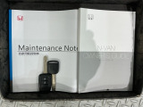 スマートキーは鍵をバッグに入れたままでもドアロックの開閉やエンジンのON・OFFができます。夜間や雨の日も鍵を探さなくて良いので便利です。