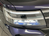 【LEDヘッドライト】現代の主流のライト。明るい光が瞬時に立ち上がり、必要な場所を均一に照らします。寿命も長く省エネで、スタイリッシュなデザインです♪