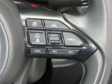 【レーダークルーズコントロール】(全車速追従機能付)付きです。車速に応じて追従支援してくれるので、ロングドライブも快適です。詳細は販売店スタッフまでおたずねください。