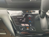 スタイリッシュなデザインのタッチパネル式オートエアコン機能付!パネルに触れるだけで操作ができるので簡単です☆