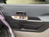 全席パワーウィンドウ搭載。運転席はオートになっているので、ワンタッチ開閉することが出来ます。