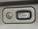 【パワーバックドア】スマートキーや運転席のボタンを押すだけでリアゲートが自動で開閉します!荷物を持っている時や、高い位置にあるバックドアを閉める際に便利な機能です♪