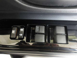 パワーウィンドウスイッチで運転席から全席の窓の開閉ができます。