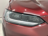LEDヘッドライトは、点灯の瞬間から最大光量を発揮し、突然暗くなるトンネルなどでの安定感を高めます。