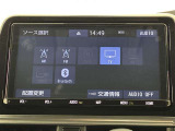 純正ナビを装備。タッチパネル式で使いやすく、お出かけもラクラクです。