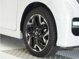 認定中古車では、厳しいHonda認定基準をクリアした厳選されたHonda認定中古車のみ、取り扱っております。「ご購入前の安心」「納車後の信頼」を車両と一緒に提供しております。