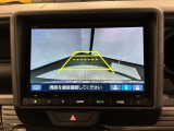 リバースギアに入れるだけで後方の表示へ切り替わります。夜間や雨の日の駐車も楽になりますよ。