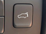 【パワーバックドア】スマートキーや運転席のボタンを押すだけでリアゲートが自動で開閉します!荷物を持っている時や、高い位置にあるバックドアを閉める際に便利な機能です♪