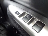 全席パワーウインドウ★運転席はワンタッチで開閉可能です♪