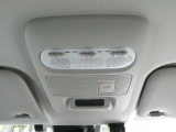 運転席の上に、手元を明るく照らすマップランプをご用意しております♪