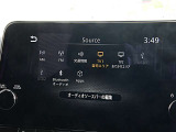 メーカー装着のNissanConnectナビが付いています。