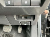運転席の右下にETCがビルトインされています。高速道路では便利ですね!