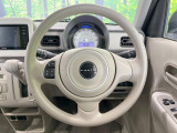 インテリアに合わせたデザインのステアリングは、運転される方のことも考え、運転しやすい形状、大きさです。是非一度、実際に触ってお確かめください。