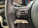ステアリングにオーディオ操作スイッチが付いています。オーディオ画面に直接タッチしなくても操作が出来ますので、運転に集中できます。