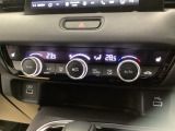 ダブルエアコンは、運転席と助手席でそれぞれ異なる温度を設定できます。
