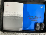 スマートキーは鍵をバッグに入れたままでもドアロックの開閉やエンジンのON・OFFができます。夜間や雨の日も鍵を探さなくて良いので便利です。