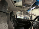 爽やかな風と光が差し込む開放的な車内で、至福のドライブを心ゆくまで。