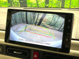【バックカメラ】駐車時に後方がリアルタイム映像で確認できます。大型商業施設や立体駐車場での駐車時や、夜間のバック時に大活躍!運転スキルに関わらず、今や必須となった装備のひとつです!