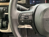 ステアリングにオーディオ操作スイッチが付いています。オーディオ画面に直接タッチしなくても操作が出来ますので、運転に集中できます。