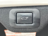 【パワーバックドア】スマートキーや運転席のボタンを押すだけでリアゲートが自動で開閉します!荷物を持っている時や、高い位置にあるバックドアを閉める際に便利な機能です♪