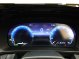 とっても見やすいメーターです。夜間時はラグジュアリーな気分にさせてくれる照明が魅力ですので、夜のドライブも楽しみになりますよ♪