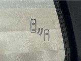 車線変更時の後方確認をアシストしてくれるブラインドスポットモニター!ドアミラーの死角を検知してくれるから車線変更もスムーズです。