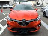 対向車や前方車両を感知した場合は、ハイビームとロービームを自動で切り替えて、最適な前方視界を確保。他車を眩惑することなく夜間走行の安全性を高めます。