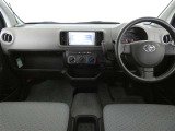 運転席・助手席を入れたインストルメントパネル全体画像です。