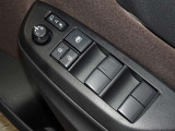 電動格納式ドアミラー・パワーウインドウを装備しています。