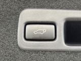 【パワーバックドア】スマートキーや運転席のボタンを押すだけでリアゲートが自動で開閉します!荷物を持っている時や、高い位置にあるバックドアを閉める際に便利な機能です♪
