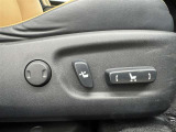 パワーシート搭載。微妙な調整が手軽にでき、最適なポジションで運転することが可能です。