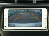 車庫入れ時も安心のバックモニター付き。