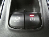 【ブレーキホールド】・・・「HOLD」スイッチを押し、システムONの状態にしておくことで、渋滞や信号待ちなどでブレーキを踏んで停車した時にブレーキを保持。 アクセルを踏むと解除されます。