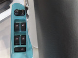 ドアミラーは電動格納式です。