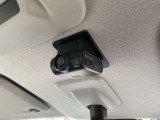 【車室内用ドラレコ】車室内カメラによる車内および車側面の撮影記録が駐車時の安心を高めるとともに、走行中の幅寄せ対策や後方撮影(リヤガラス越し)にも対応しています。