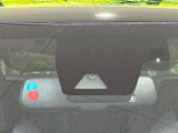 【プリクラッシュセーフティ】前方の車両等を検知し、衝突しそうな時は警報で注意を促し、ブレーキを踏む力をサポート。ブレーキを踏めなかった場合は衝突被害軽減ブレーキが作動、衝突回避をサポートします。