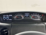 視認性に優れたメーターを採用しており、走行中でも車速や情報が分かりやすく表示されます。運転時の視線移動をむりのない範囲に抑え、快適で安心感のあるドライブをサポートします。