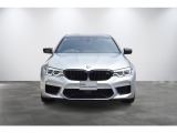 BMWのまさに「顔」ともいえる「キドニー・グリル」は、他の追随を許さない存在感を誇り、「キドニー・グリル」を見かけただけでBMWの風格を感じさせます!!