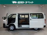 スライドドアは両側手動式です。