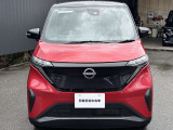 しっかりとしたフロント周りに大きなフロントガラスで見通しも良いですよ!