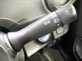 【オートライト】周りの明るさに応じて自動でヘッドライトの点灯・消灯ができる機能です!ライトの付け忘れ・消し忘れなどが無くなり、雨の日や夕方の走行も安心!トンネル通過時も便利ですね♪