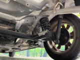 お車を安心してお乗りいただく為には、足回りの定期点検が欠かせません。サービスサポート(有償保証)では無料点検もご提供しており、安心のカーライフをお過ごしいただけるサポート体制が整っています。