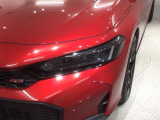 LEDヘッドライトは、点灯の瞬間から最大光量を発揮し、突然暗くなるトンネルなどでの安定感を高めます。