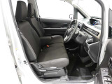 見通しのよいすっきりとした視界で、誰でも運転しやすいです。運転のしやすさは疲れにくさにも繋がりますよ♪