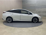 「中古車ハイブリッド保証」付き。ハイブリット機構を無償で保証します。保証期間は初度登録年月から10年目まで、または3年間の長い方。但し累計走行距離が20万km以内。